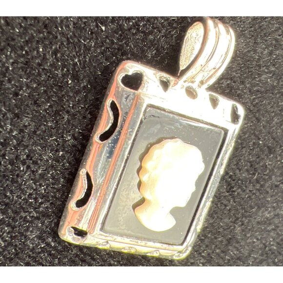 Vintage Silver Cameo Portrait Pendant Decorative Jewelry - Picture 4 of 7